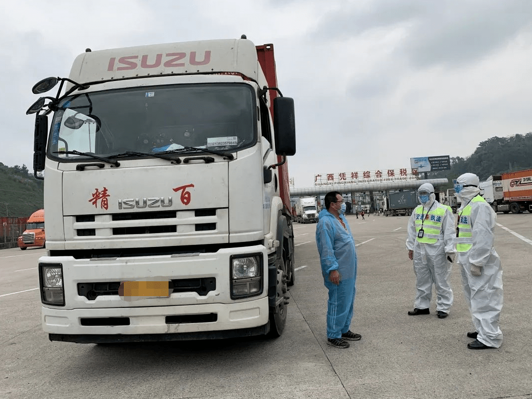 疫情中高风险地区〃疫情中高风险地区校车