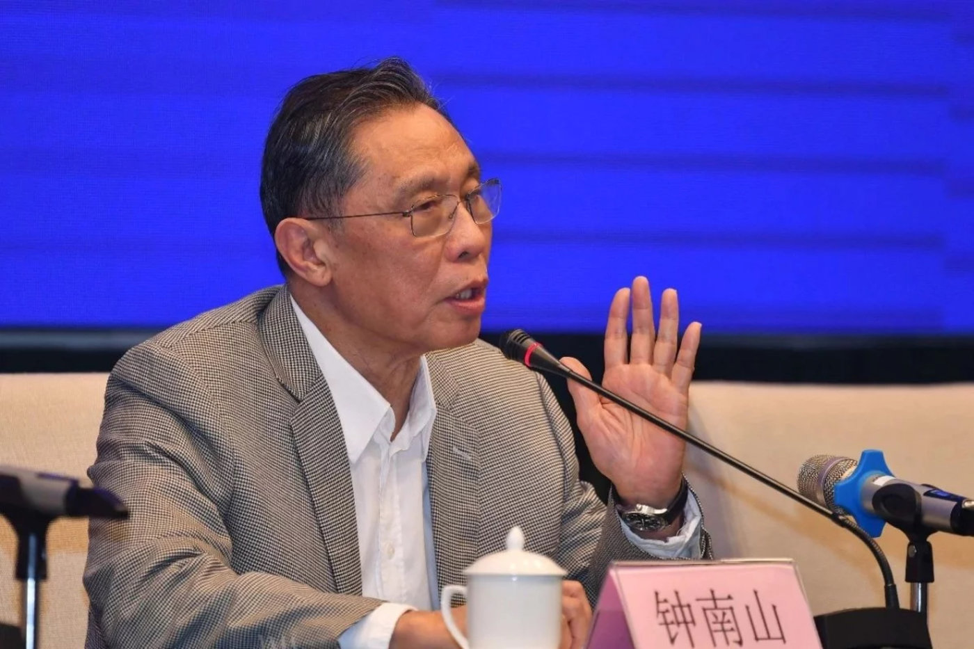“钟南山回应疫情有望结束	” 钟南山谈疫情？-第2张图片