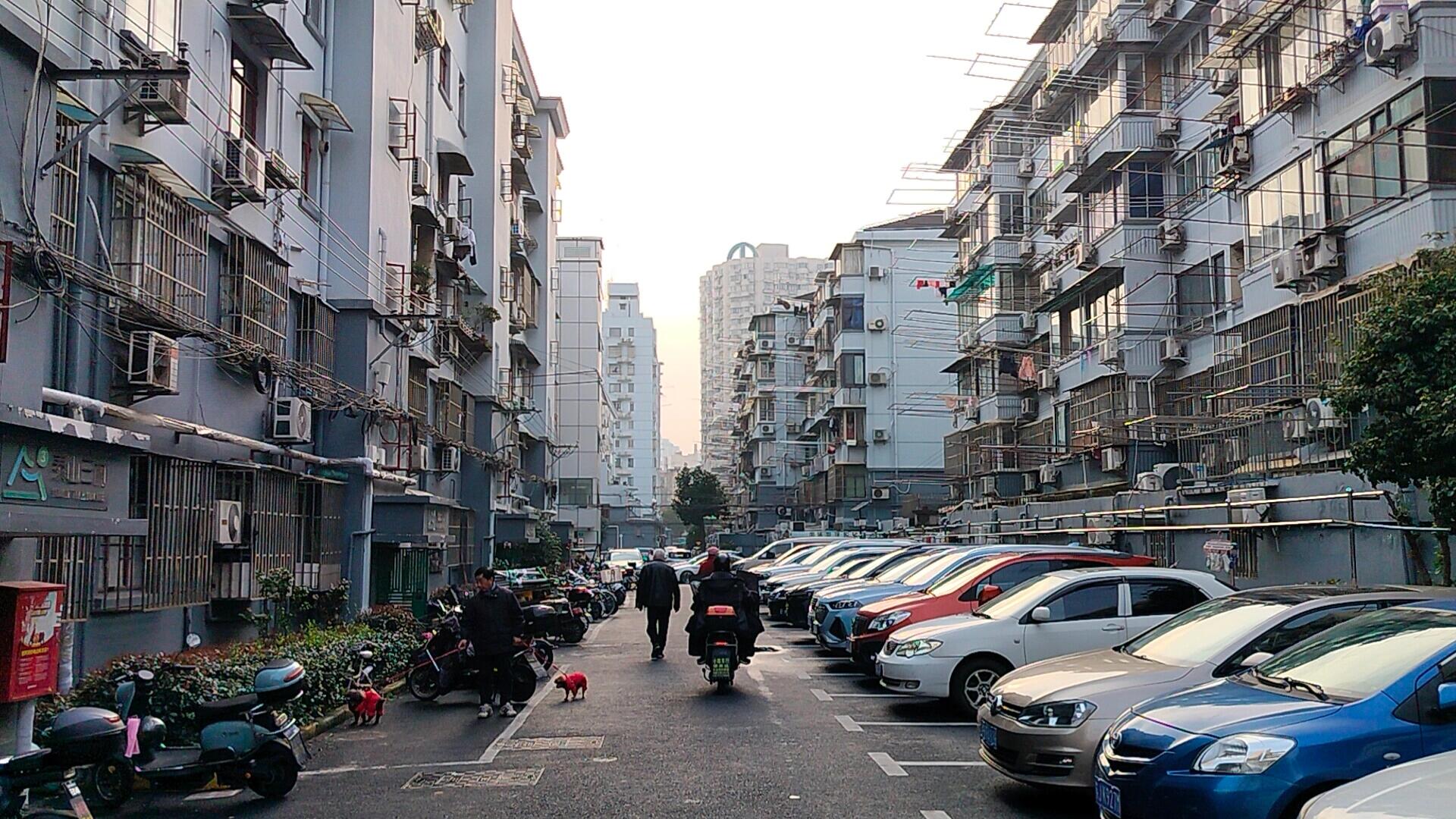 “上海出现疫情的小区” 上海出现疫情了吗真的假的？