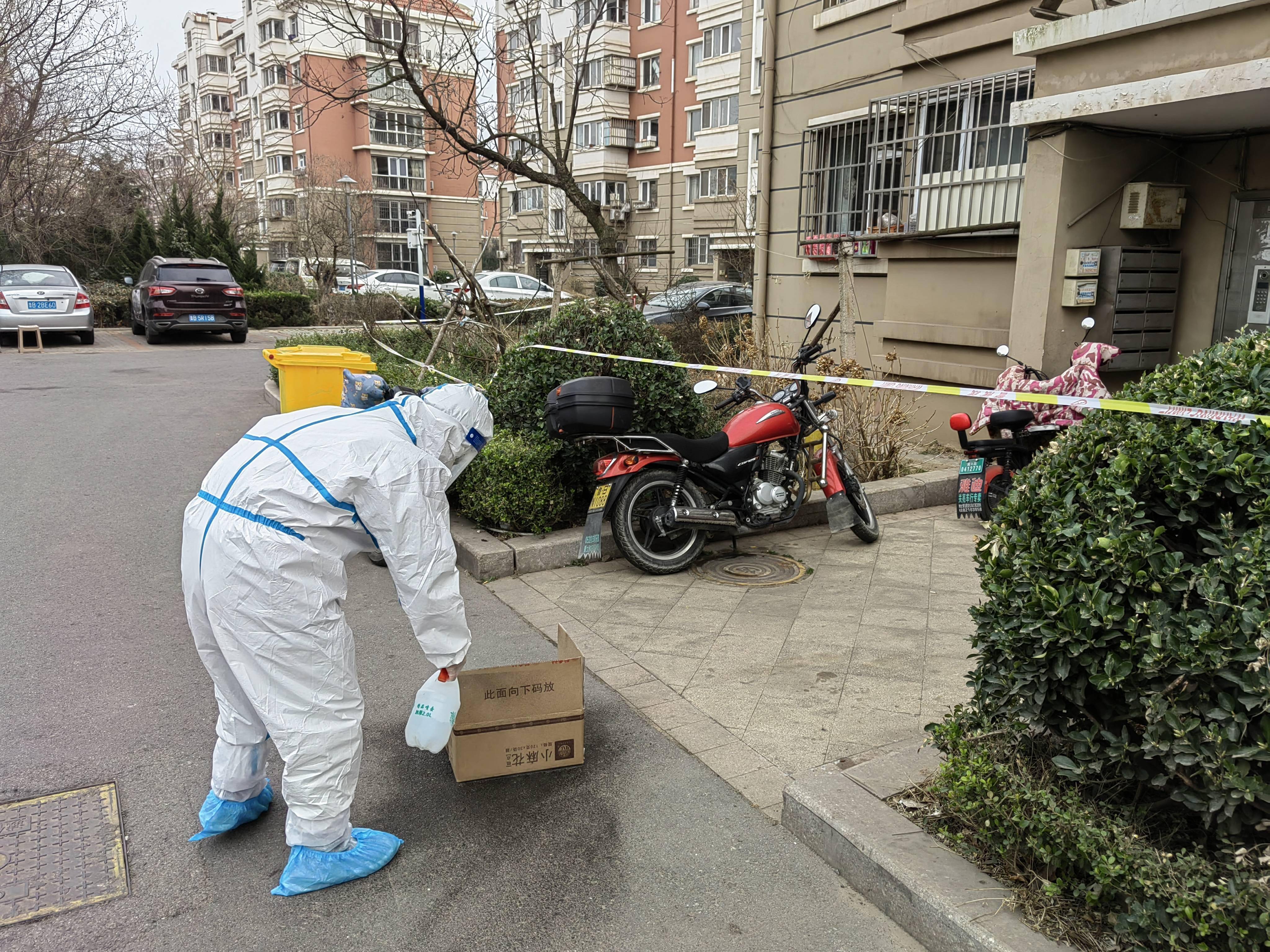 不具备居家隔离条件者仍集中隔离,居家隔离家里人也要一起隔离吗