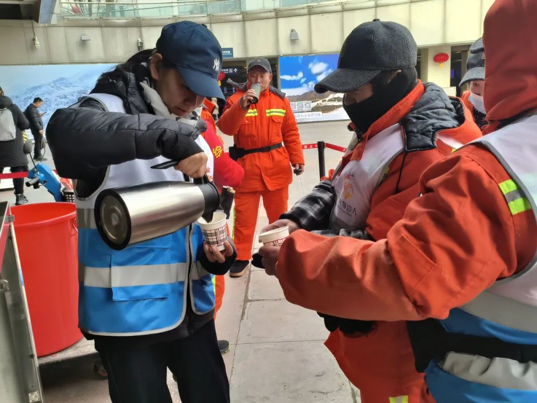 “北京要求进返京人员抵京后7两小时内核酸检测” 抵京后7两小时内离京？